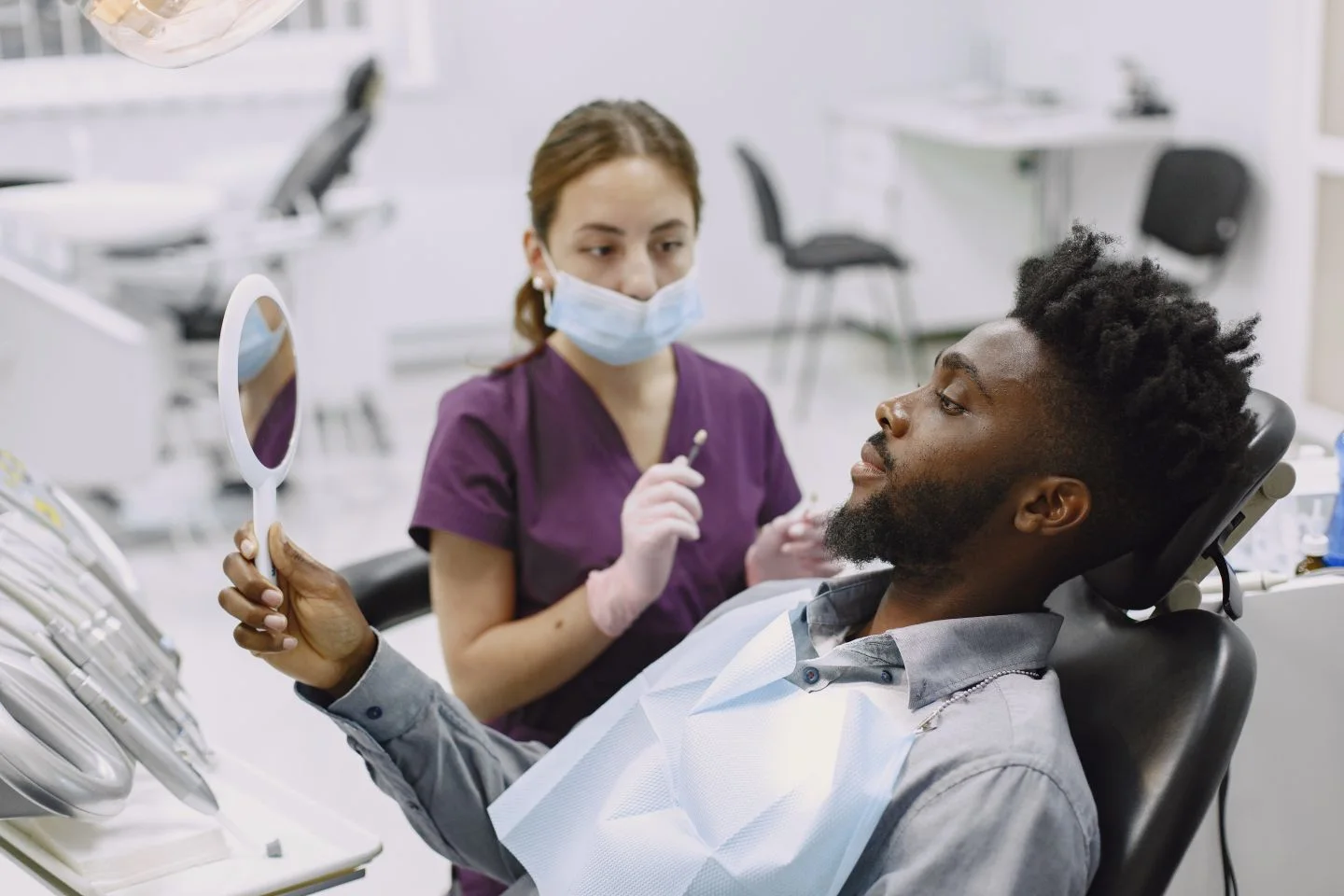 Paciente durante una consulta de odontología general